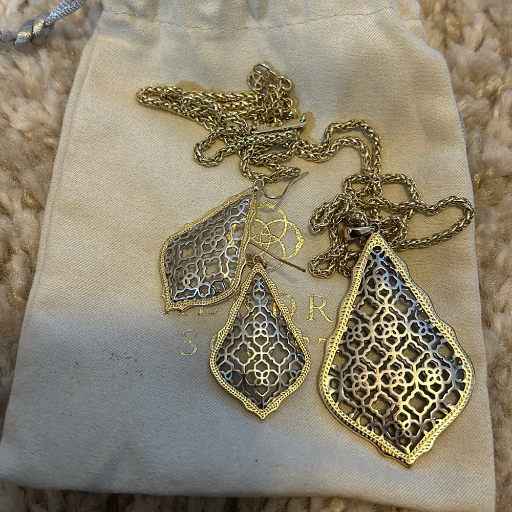 Kendra Scott pendant set with earrings
